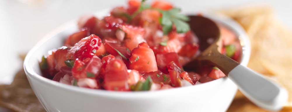 Berry Recipe 18 - Strawberry Salsa and Homemade Tortilla Chips 1000x383