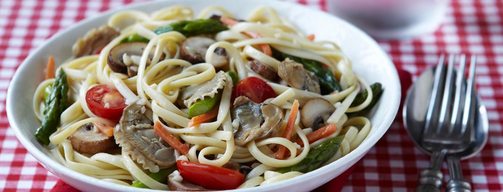 Linguine with Clams and Asparagus