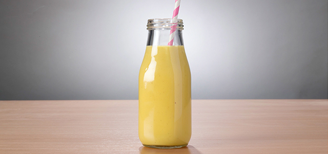 An exotic boost of freshness: coconut and pineapple smoothie